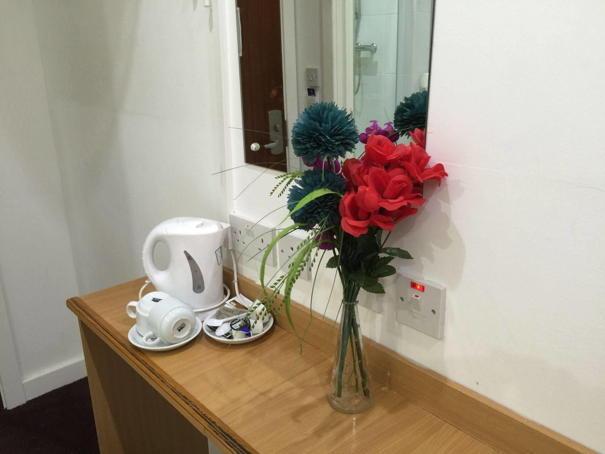 Euro Hotel Вэмблей Экстерьер фото