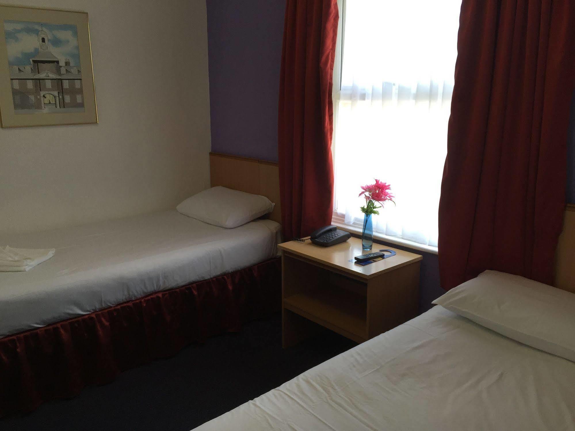Euro Hotel Вэмблей Экстерьер фото