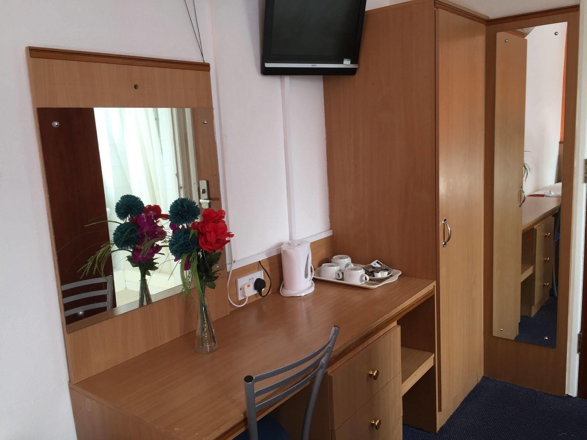 Euro Hotel Вэмблей Экстерьер фото