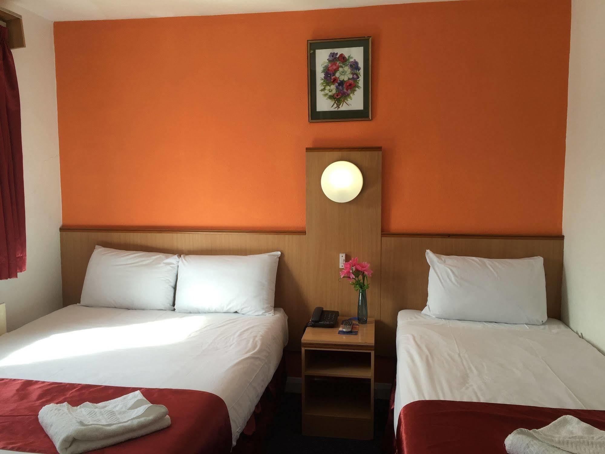 Euro Hotel Вэмблей Экстерьер фото